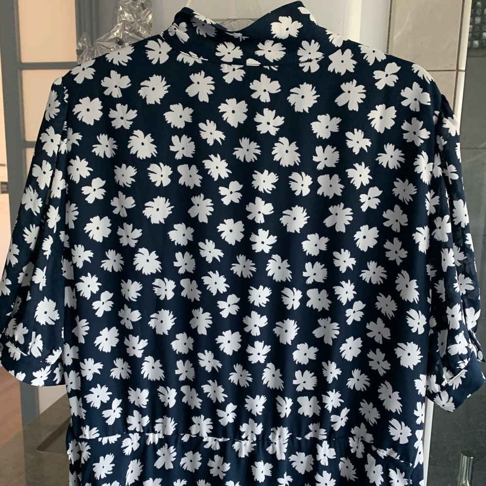 J. Crew Short-sleeve tie-neck dress in scattered daisies - Picture 10 of 12